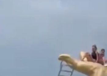 В Геленджике «последователи Остапа Бендера» требуют 200 рублей за фото с «Рукой»