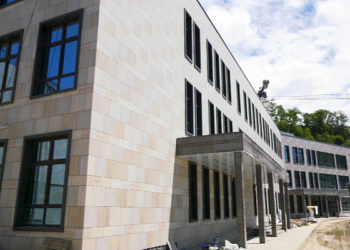 Прошунин: на улице Володарского в Сочи построили три блока школы