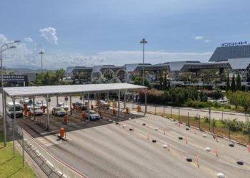 С 1 августа тарифы на парковку увеличит аэропорт Сочи