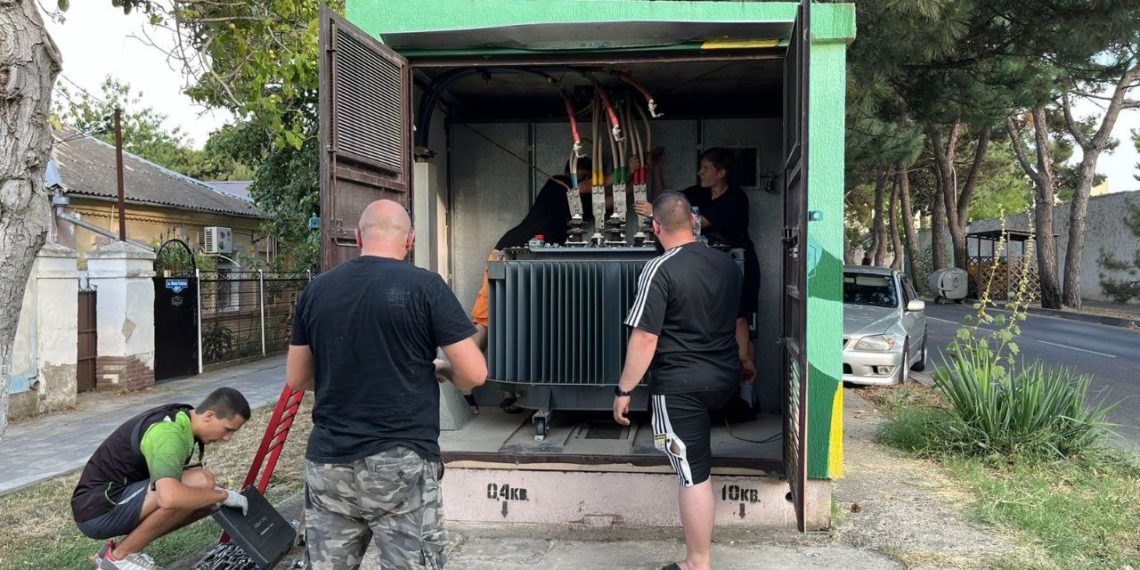 После того, как жители Анапы вышли на дорогу, власти пообещали включить свет