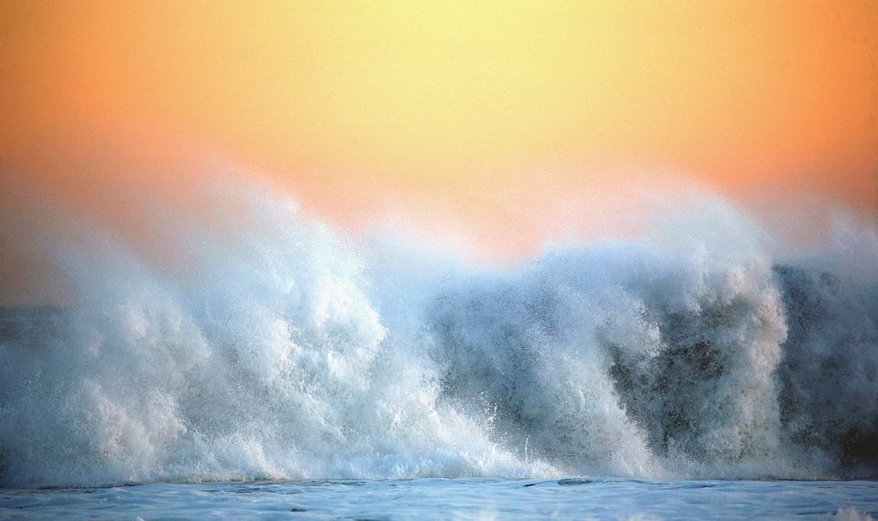 В МЧС Кубани рассказали, как выбраться из моря в шторм