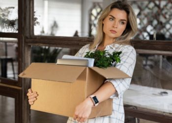 Пресс-секретаря управления спорта Севастополя уволили после отдыха в Париже