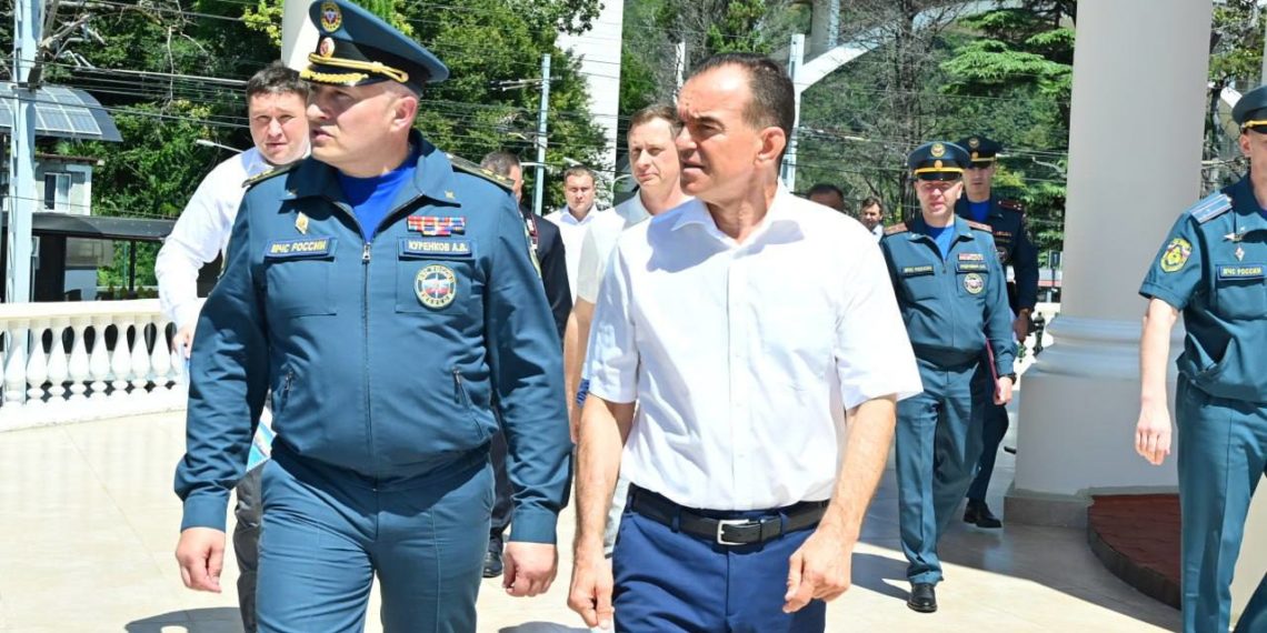 Губернатор Кубани Кондратьев и глава МЧС России Куренков посетили Сочи