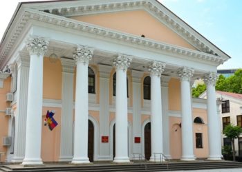 В Сочи зарегистрировали трех кандидатов на должность главы администрации