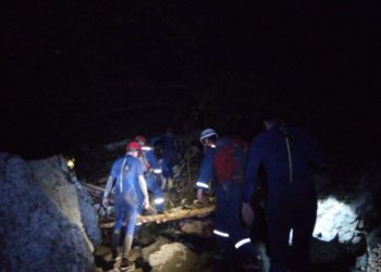 Три туриста случайно застряли в каньоне реки Хосты в Сочи