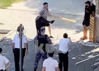 В Анапе полиция задержала вооруженного тесаком и ножом мужчину после стрельбы