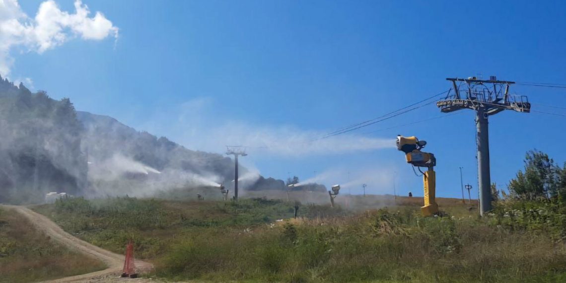 На Курорте Красная Поляна начали готовиться к зимнему горнолыжному сезону 2024/2025