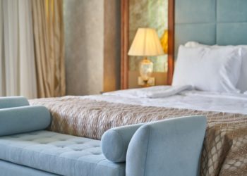 Отдыхающие с больным ребенком в Анапе пожаловались на отказ в уборке номера отеля