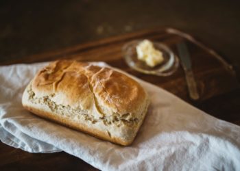 В Сочи мужчине продали булочку с опарышами