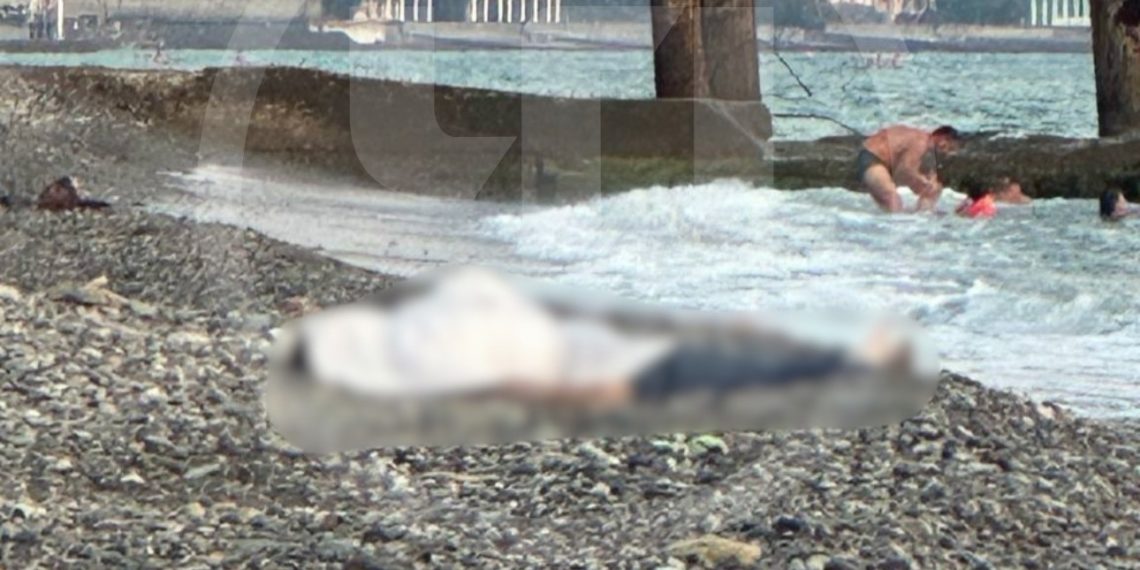 В Сочи отдыхающие более 5 часов купались рядом с человеческим трупом на пляже