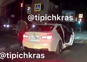 В Новороссийске избили ударившего по капоту авто пешехода