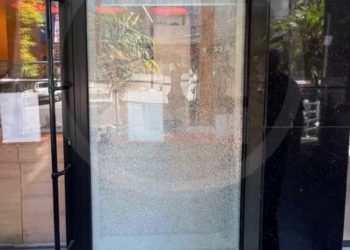 В Сочи неизвестный выстрелил в стекло бизнес-центра