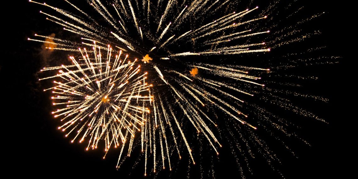 В Краснодаре бывший полицейский устроил ночной фейерверк в ЖК