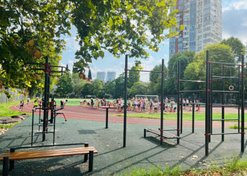 В преддверии Дня физкультурника в Сочи открыли школьные воркаут-площадки