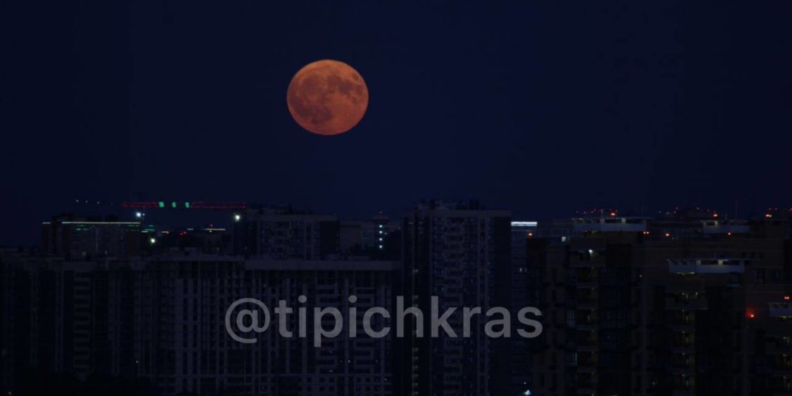 Над Краснодаром в ночь на 20 августа взошла «осетровая луна»