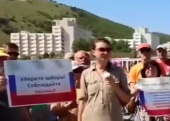 Забор на пляже в Сукко исчез перед приездом губернатора