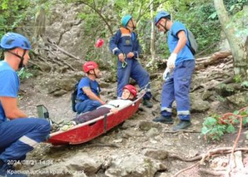 Спасатели Апшеронского отряда помогли травмированной туристке