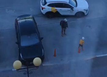 На Кубани отец вместо замечания детям показывал, как ломать пластиковые столбы