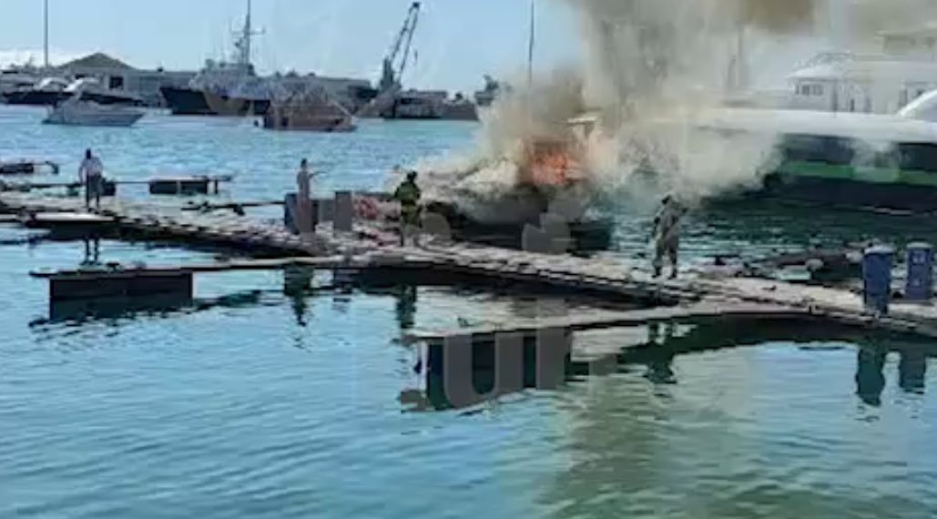 Стали известны подробности пожара на яхте в морскому порту Сочи