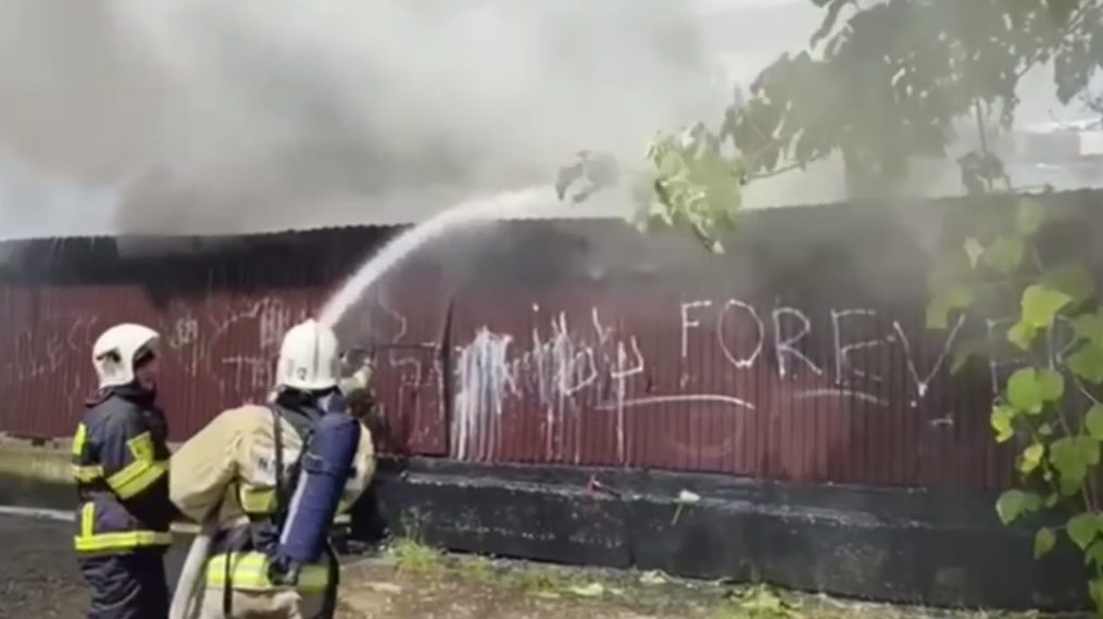 В Туапсе потушили пожар на рынке