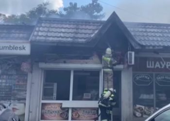 С горящего рынка в Туапсе эвакуировались 15 человек