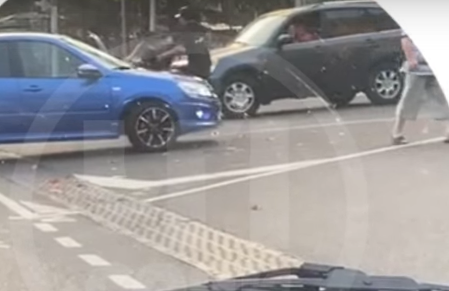 В Сочи агрессивный автомобилист избил сбитого им же велосипедиста