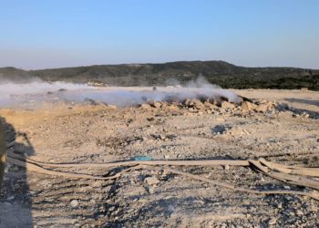Площадь пожара на мусорном полигоне в Новороссийске уменьшилась до 700 квадратов