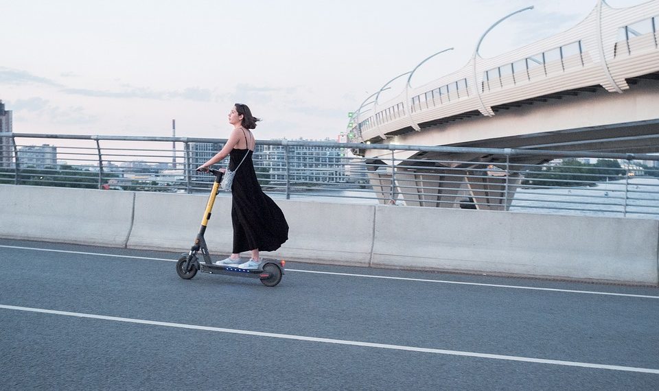 В Новороссийске закрыли передвижение на самокатах по набережной