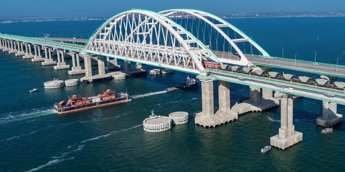 В очереди перед Крымским со стороны Кубани стоят 125 автомобилей