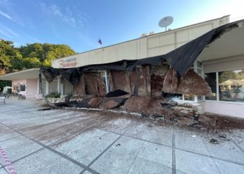 В Сочи рухнул бетонный навес кинотеатра