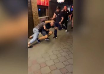 В Анапе группа местных мужчин жестоко избила туристов после отказа познакомиться с девушкой