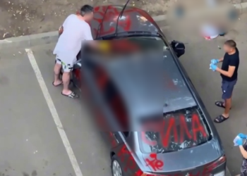 В Краснодаре девушка разрисовала иномарку “необщительного” парня