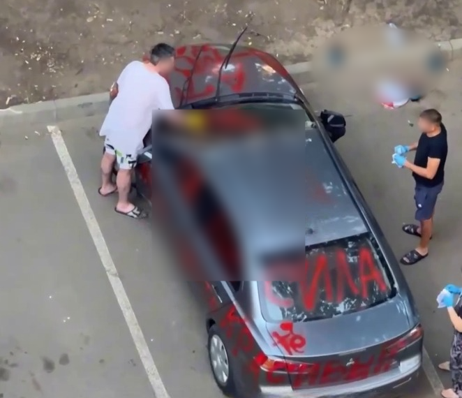 В Краснодаре девушка разрисовала иномарку “необщительного” парня
