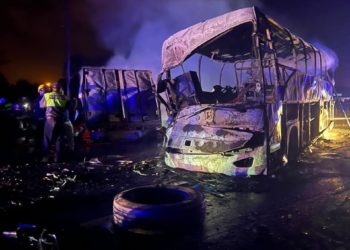 На Кубани в ДТП с участием рейсового автобуса погиб водитель большегруза