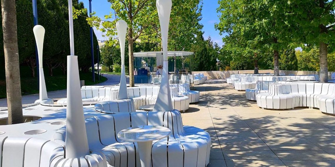 В Сеть попали фото бара под открытым небом в парке Галицкого в Краснодаре