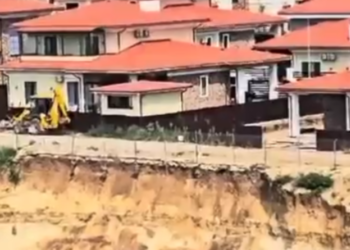 Глава СК призвал проверить информацию о сползающем в обрыв поселке на Кубани