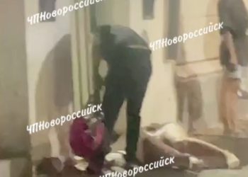 В Новороссийске ревнивый мужчина ударил жену, а та разбила голову