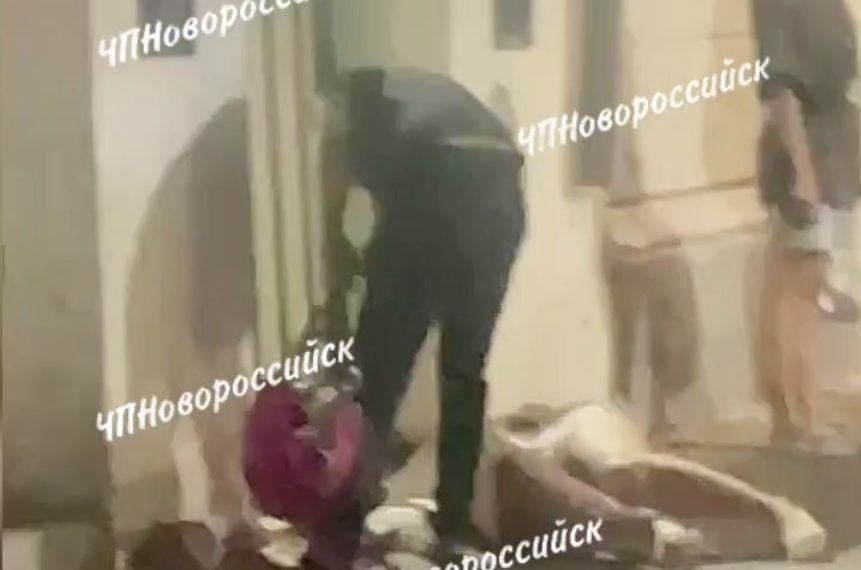 В Новороссийске ревнивый мужчина ударил жену, а та разбила голову