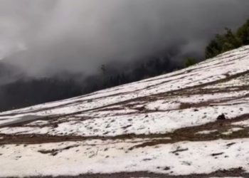 В Сочи образовались сугробы из града