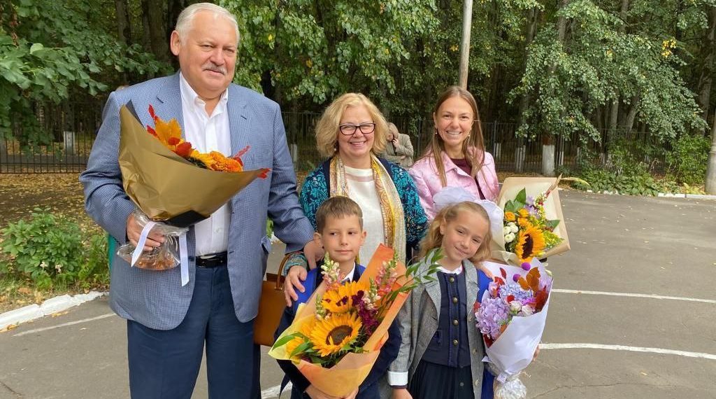 Депутат Константин Затулин поздравил с началом учебного года преподавателей и учащихся своего округа