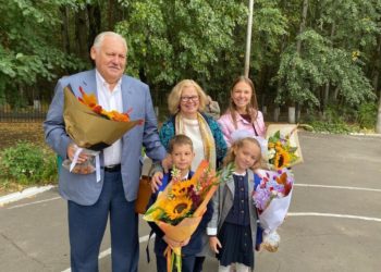 Депутат Константин Затулин поздравил с началом учебного года преподавателей и учащихся своего округа