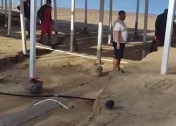 В Геленджике ливень смыл часть пляжа