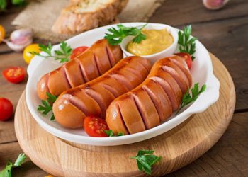 Порадуют вкусом: жителям Краснодарского края назвали лучшие марки сосисок