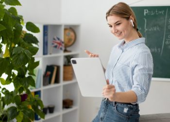 Родители пожаловались на нехватку учителей в школах Краснодара