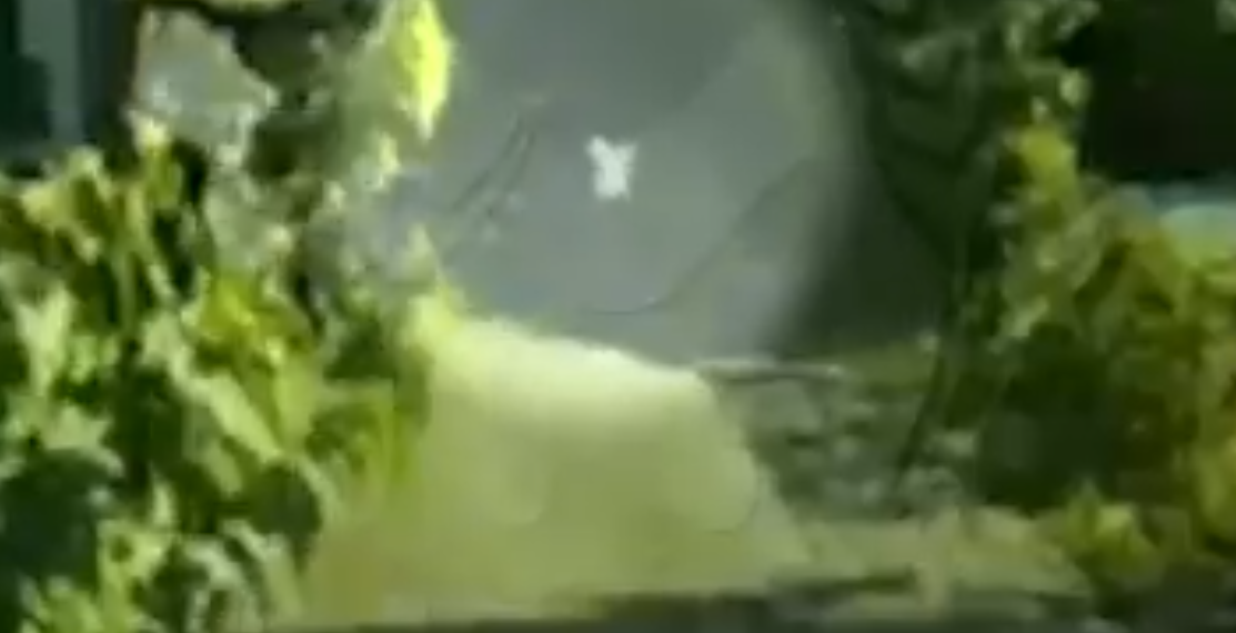 Пьяный водитель протаранил забор и напал на детей в краснодарском поселке