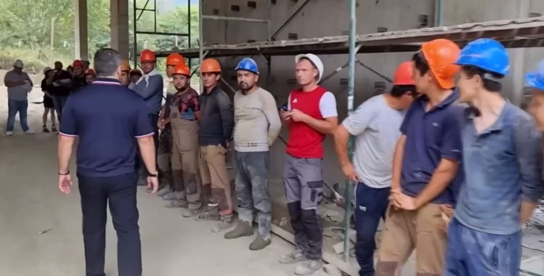 В Сочи доставили в полицию 231 мигранта