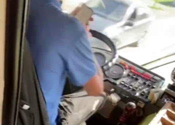 В Краснодаре маршрутчик назвал школьника сукой и пригрозил выбросить из автобуса