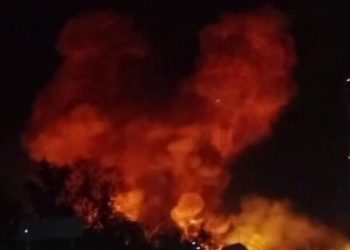 Пожар на складах под Ейском локализован на 1600 кв. м, его сняли на видео