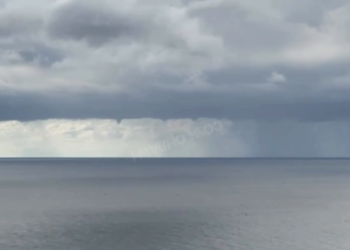 Четыре смерча одновременно формировались над морем в Сочи