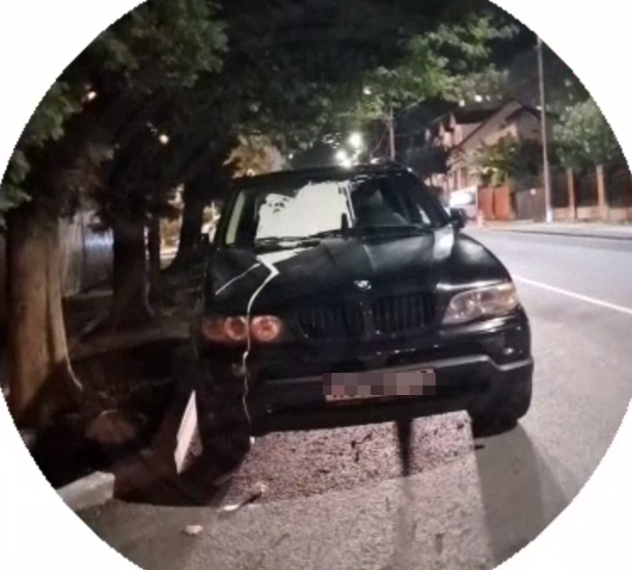 В Сочи неизвестные облили белой краской черный бумер